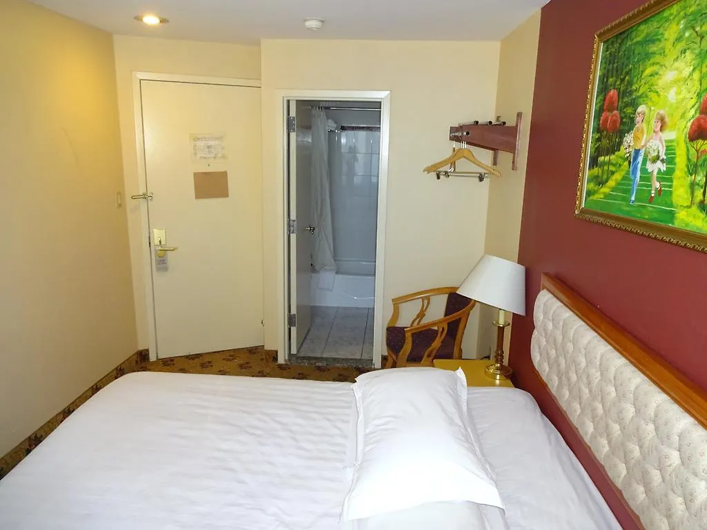 Flushing Hotel New York 2*,